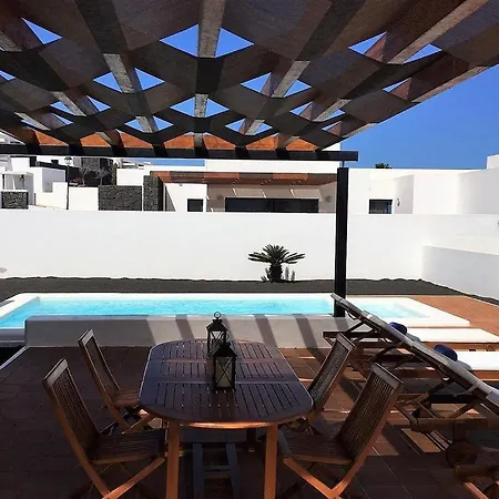 Miramar C3 Beautiful With With Private Heated Pool Wifi Air Conditioning Playa Blanca (Lanzarote)