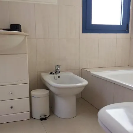 Miramar C3 Beautiful With With Private Heated Pool Wifi Air Conditioning *